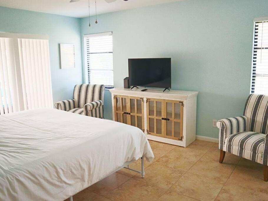 Cozy Retreat, Heated Pool, Water Canal, Bikes,3 Bedroom Cape Coral Eksteriør bilde