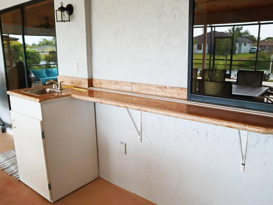 Cozy Retreat, Heated Pool, Water Canal, Bikes,3 Bedroom Cape Coral Eksteriør bilde