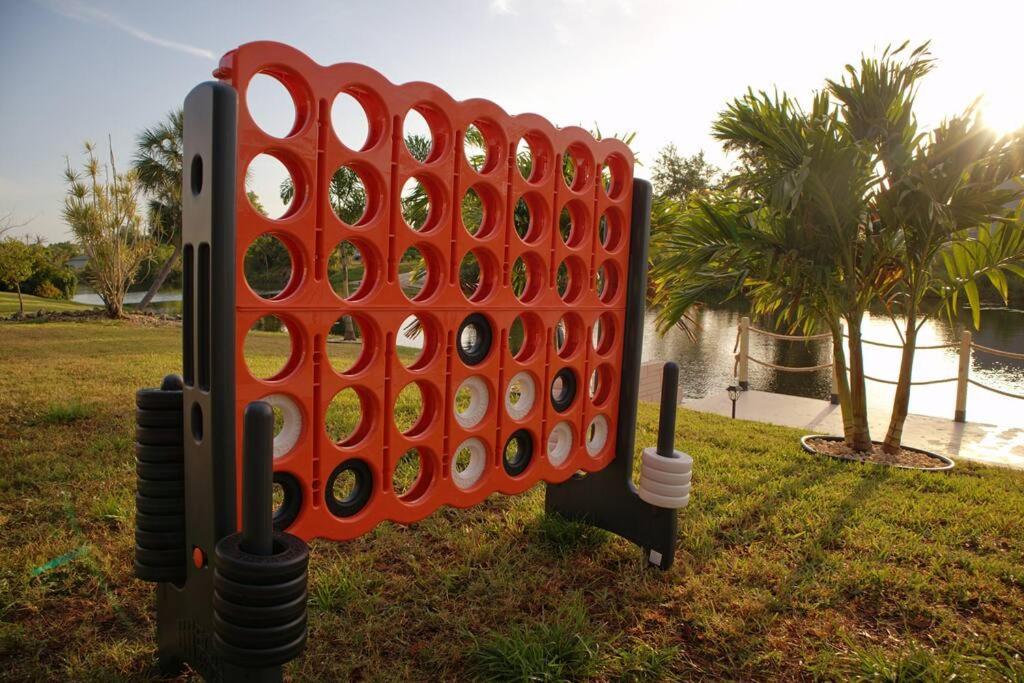 Cozy Retreat, Heated Pool, Water Canal, Bikes,3 Bedroom Cape Coral Eksteriør bilde