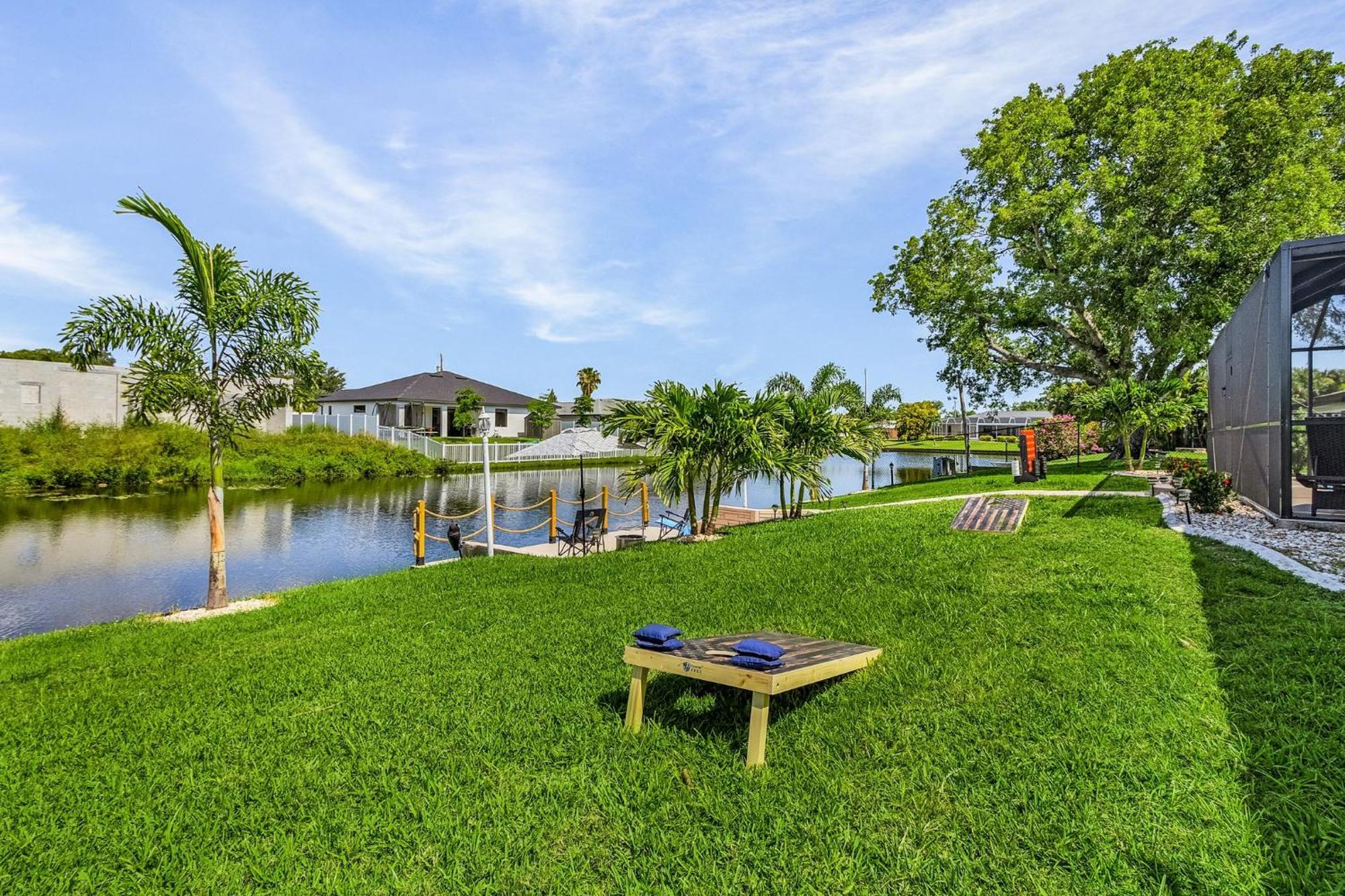 Cozy Retreat, Heated Pool, Water Canal, Bikes,3 Bedroom Cape Coral Eksteriør bilde